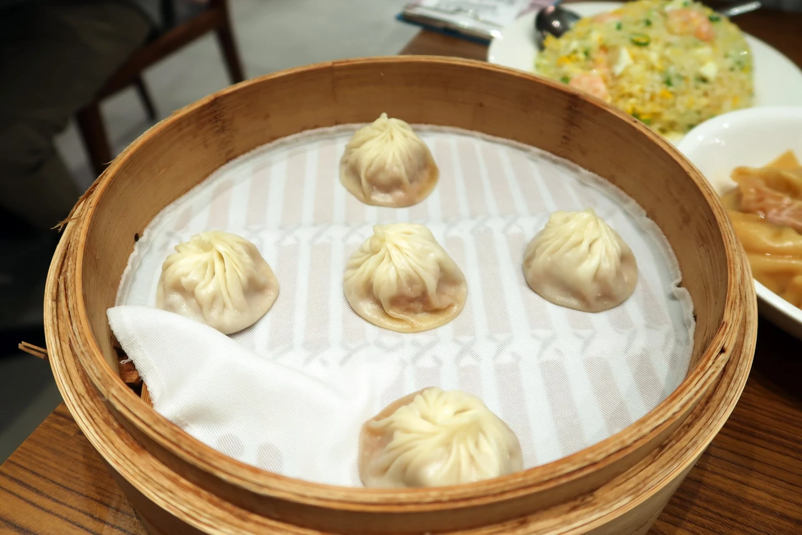 대나무 찜통에 담긴 딘타이펑 샤오롱바오